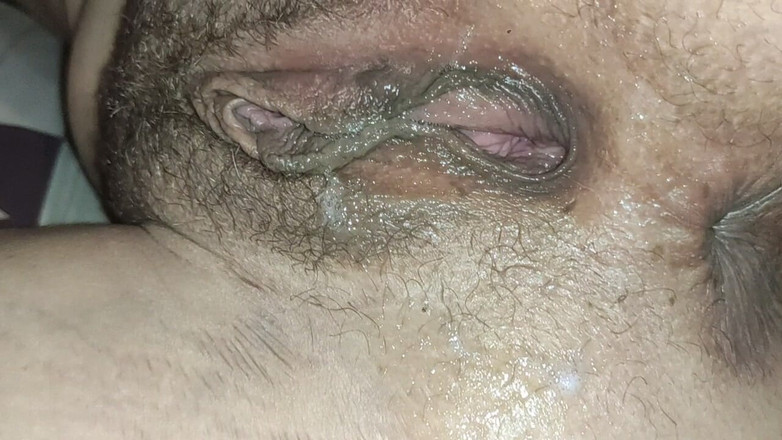 Irochka3008: Sdraiato di lato - peloso e con il sedere, veloce da...