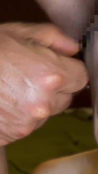 Suamiku nyepong kontol suamiku sampai dia crot di mulutku dan aku telan semuanya