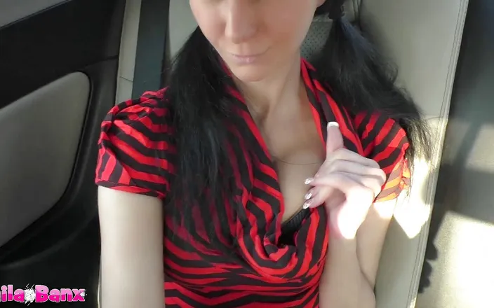 Laila Banx: 小穴出租车！屄在城市里抠逼