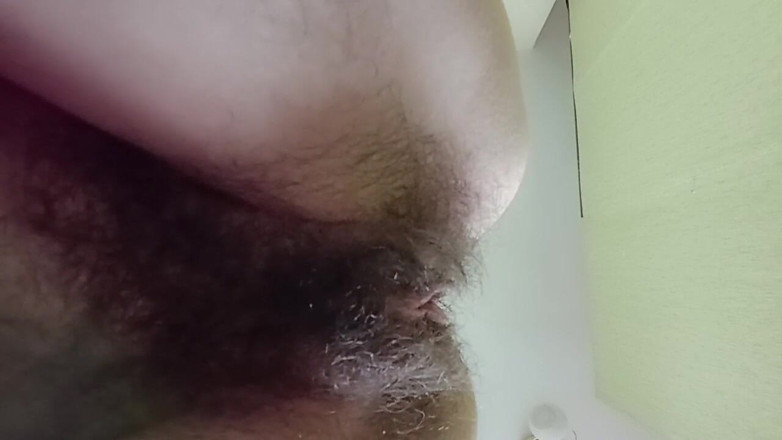 BW_Dolphin: Dnes mě svědí zadky. Prdět. Chlupatá kundička s detailním záběrem...