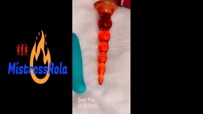 Mistressrola: Rola tiene consolador en el coño, en el culo y...