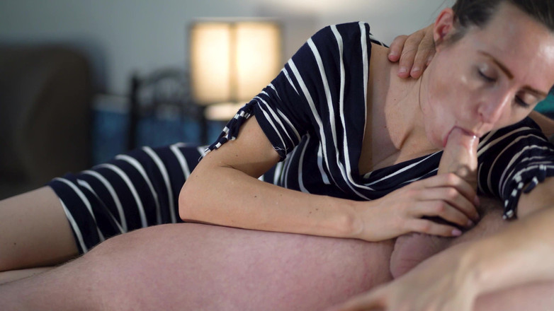 Alicia Robertz: Thổi kèn nghiệp dư nóng bỏng với hương vị tôn...