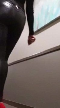 Crawl Behind Me, Pet