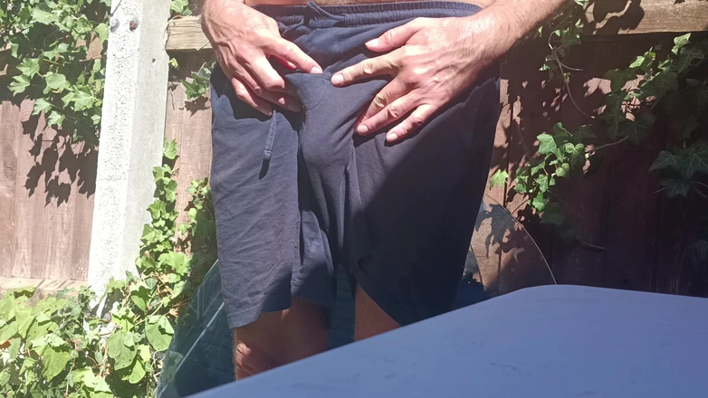 Rockardglans: Melancap bogel di luar rumah, melancap zakar besar, pinggir, pancutan...