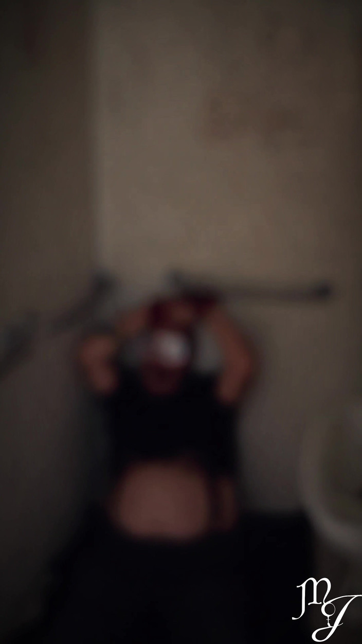 DeesseJulia: BDSM 세션 중 내 노예 "기계공"