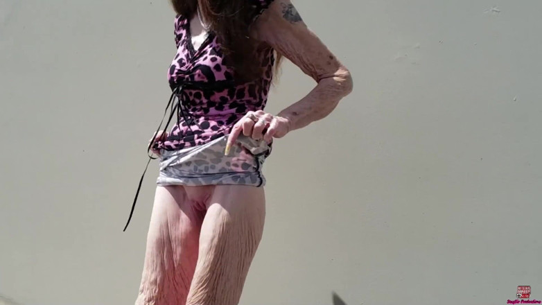 Sexy Sandra N Sir Christopher: Velikonoční zajíček 2026 anální škádlení