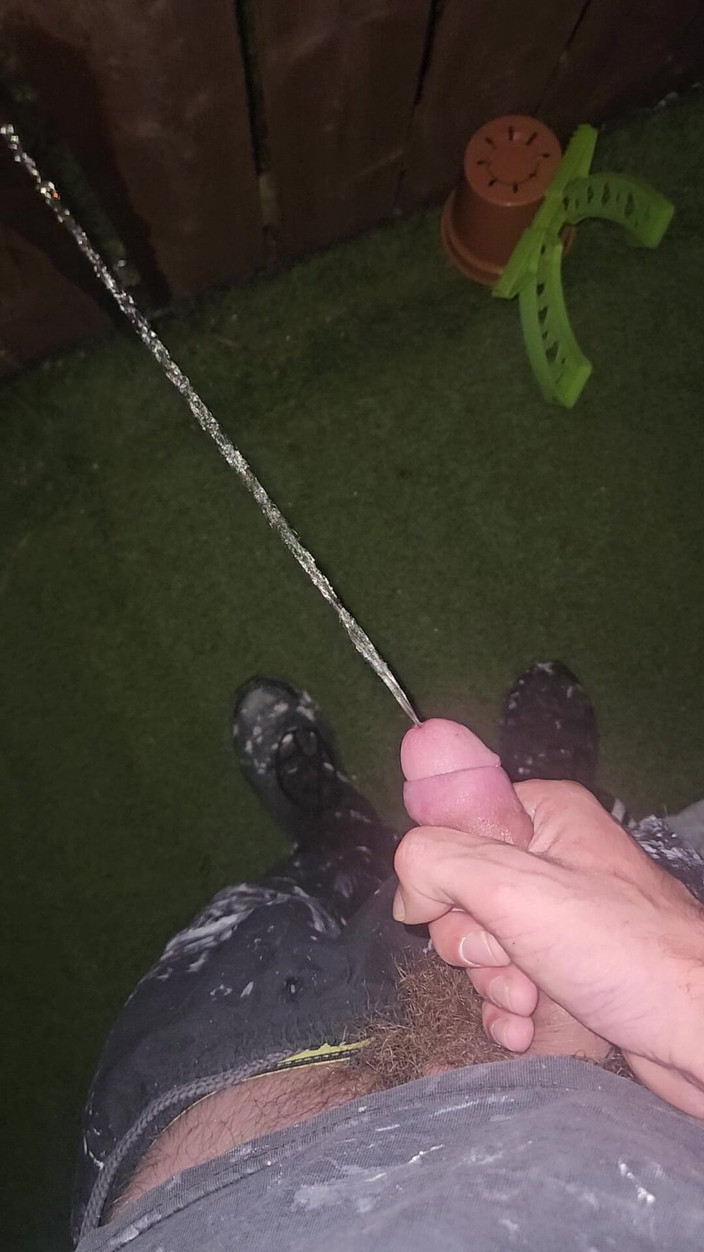 Smoking stoker: Masturbare și fumat cu pișare