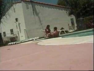 American Idol X: Tetas grandes follando en la piscina