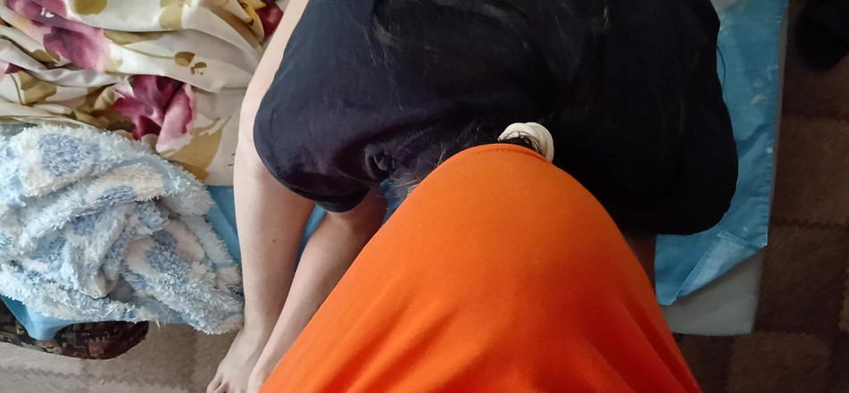 Lesbian-illusion: Lízám kundičku své milf nevlastní sestry, aby neříkala rodičům, že kouřím