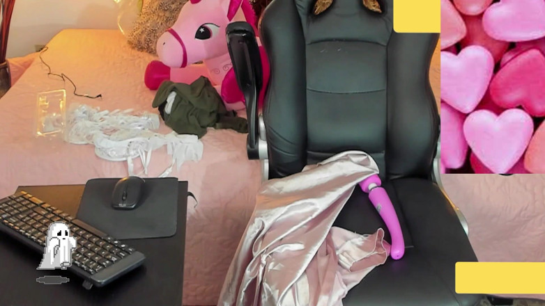 Teen amateur Latinas: Horny Stepdaughter Masturbates Video for Stepdad