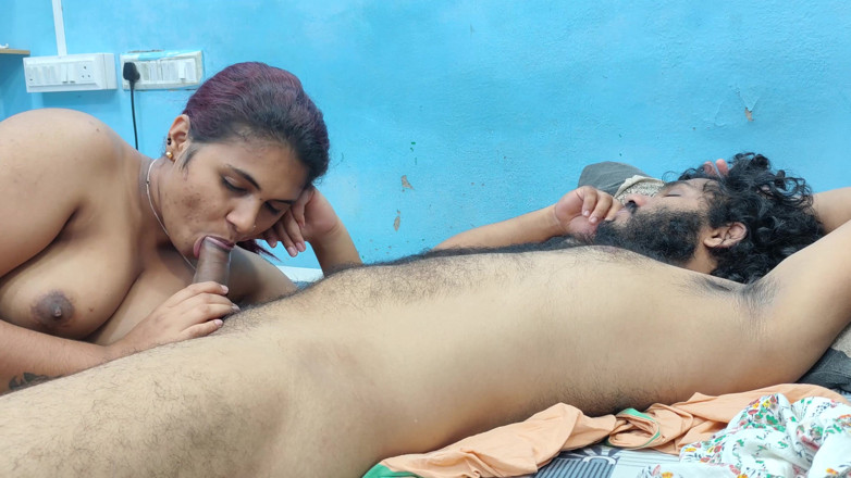 Vaigavarun45: Fată malaieziană sexy cu muie la mână