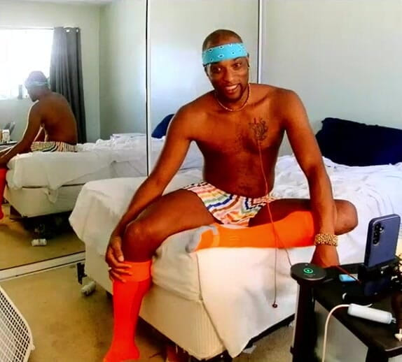 Kenniejai: Kennie Jai Jerks and Shoots!