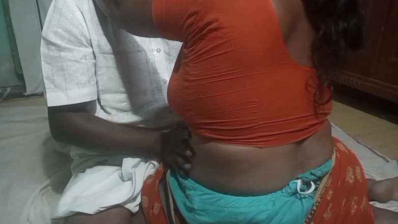 Desi Sathiya: Indická desi tamilská vesnice se sexy tělem Bhabhi tvrdě šuká