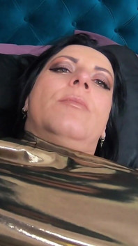Milfycalla - orgasme grozave după joacă cu pizda umedă 231