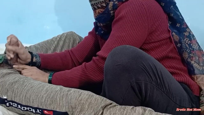 Netu: デジ・バビは、非常に良い手コキでデヴァールを自慰行為します