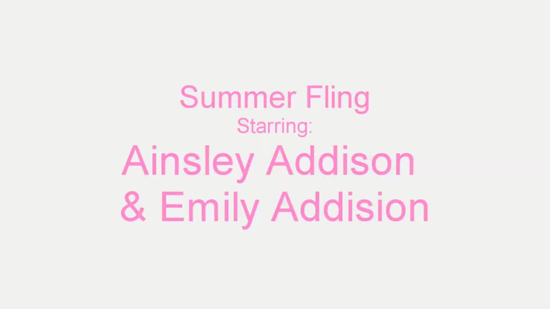 GirlsKissxxx: Lesbianas Emily Addison y Ainsley Addison diversión al aire libre
