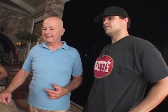 Lovers Of Vintage: Zahýbající orgie s děvkami pokrytými mrdkou a dvojitou penetrací