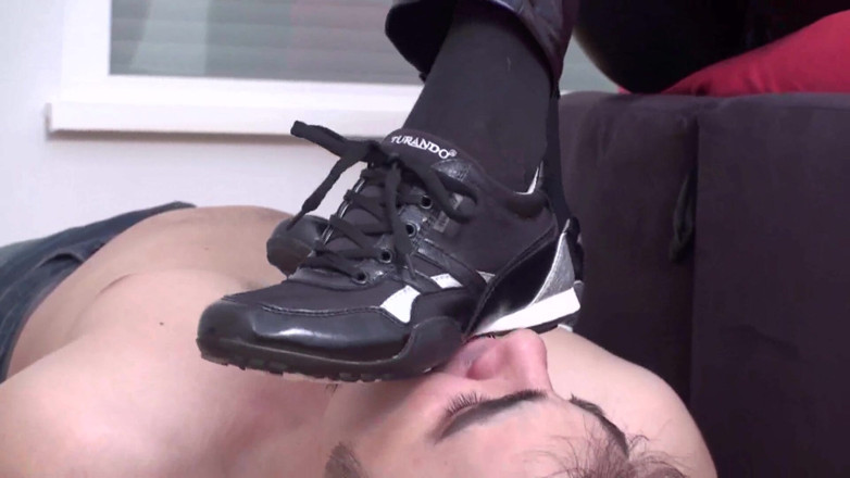 Foot Girls: Sembah kasut 19.wmv