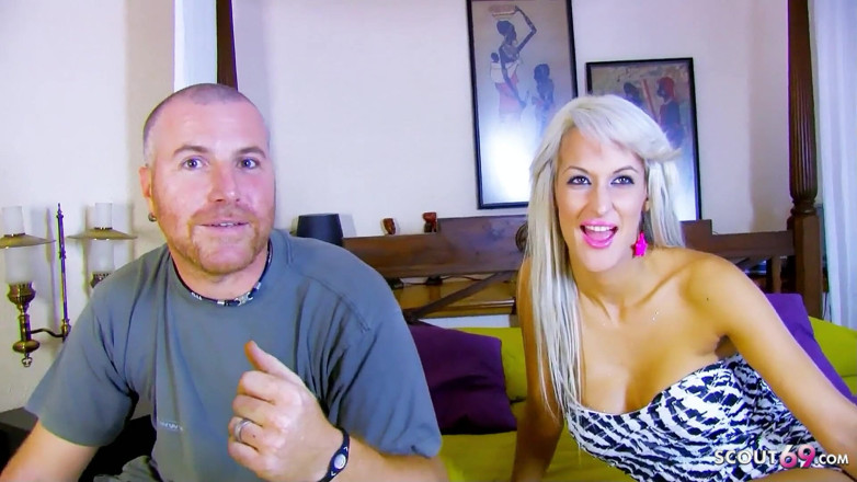 Full porn collection: Miss Stacey, MILF mince excitée, se fait baiser par un...