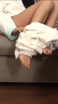 Sofia Cucci ve svém pyžamu živě ze svého domova