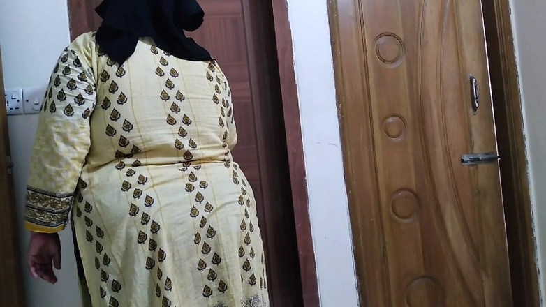 Aria Mia: Pantat gemuk Bhabhi Sabita dibebaskan oleh bapa mertua tirinya semasa...