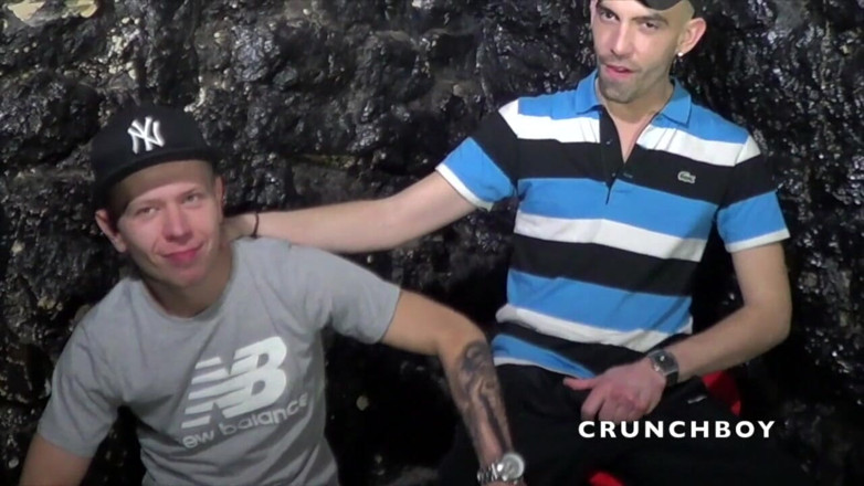 Kinky Bareback Boys: Oscar Wood dikongkek tanpa kondom oleh Tim Cosla dalam pakaian...