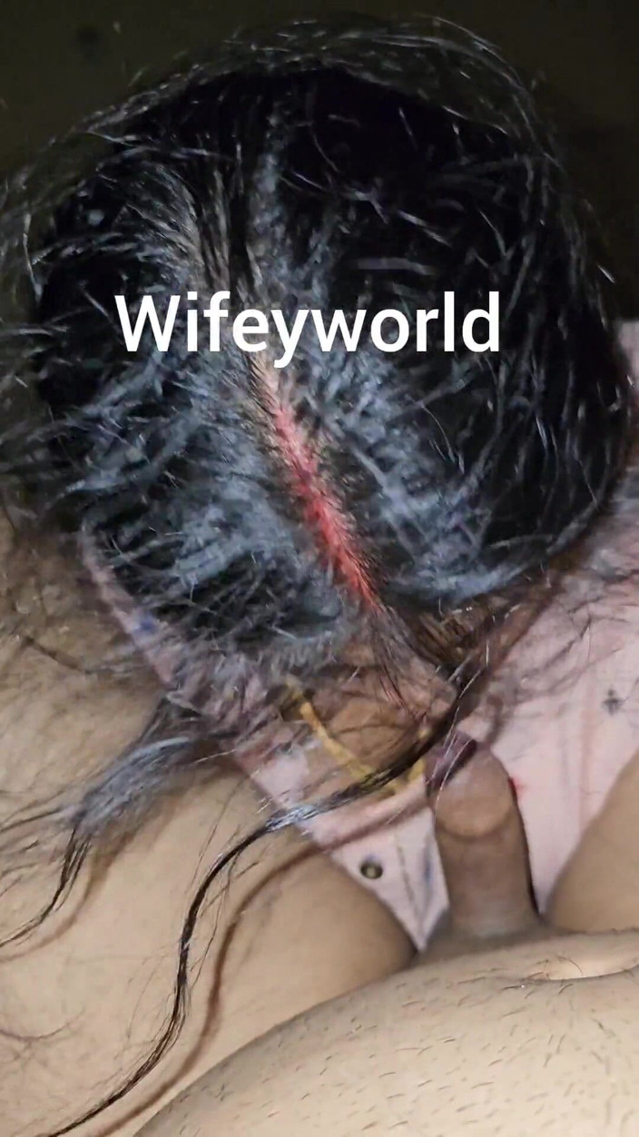 Wifeyworld2025: 2 हॉट कमशॉट्स निगल गए