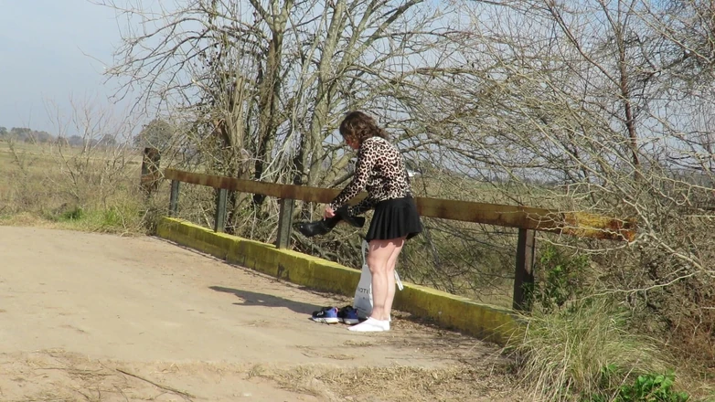 Milfcamsex: Patricia Undresses on the Outdoor Bridge