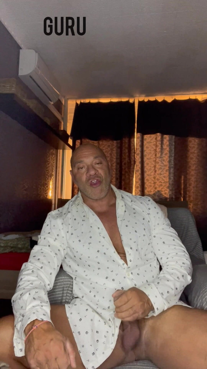Mr. Guru: Fisiculturista solo caseiro wank