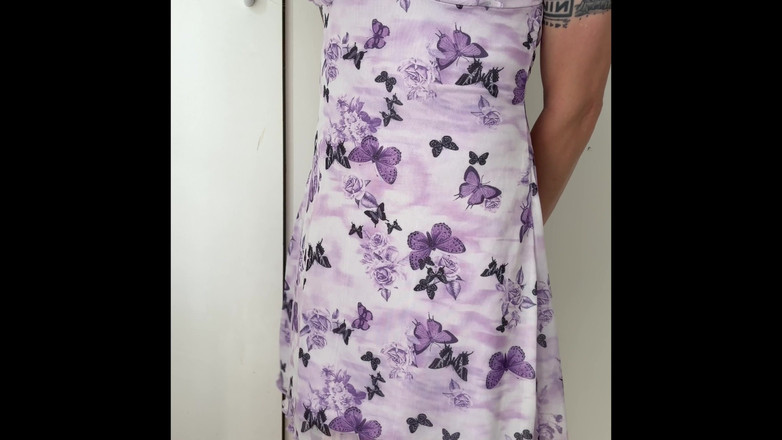 Kinky Princess: Pakaian pemodelan pakaian belah femboy yang janggal