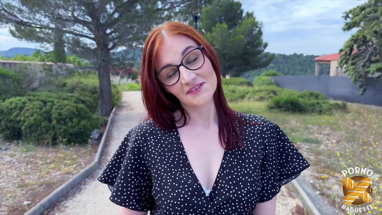 Porno Baguette: Lavyana, roșcată superbă, vrea două scule să o fută