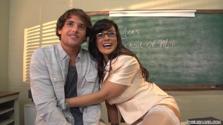 The Lisa Ann: Lisa Anns College von MILF bts
