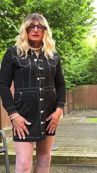 Crossdresser kellycd2022 amatir di denim hitam