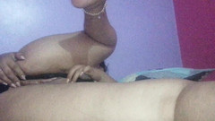 Sexysweet0455: बड़ी गांड वाली साँवली तब तक हस्तमैथुन करती है जब तक वह स्वादिष्ट चरमसुख तक नहीं पहुंच जाती