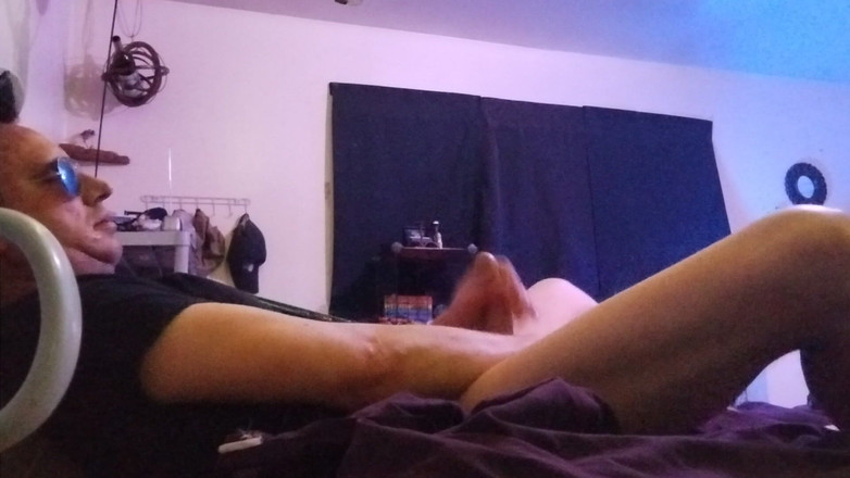 RoyToyBoi: L'amico con un grande cazzo spompina un carico