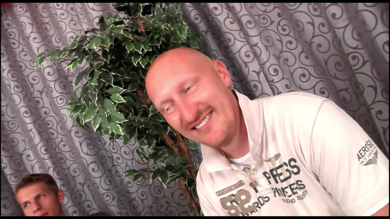 DEUTSCHLAN PORNO XXX: Gagici fierbinți care sug pula curve cu călărire umedă și ejaculări