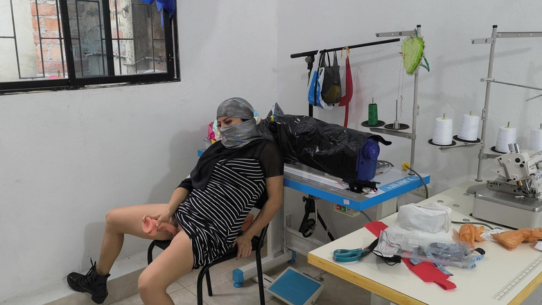 NEGRITA SEXY: Büyük vajinam iş yerinde lezzetli bir mastürbasyon yapıyor