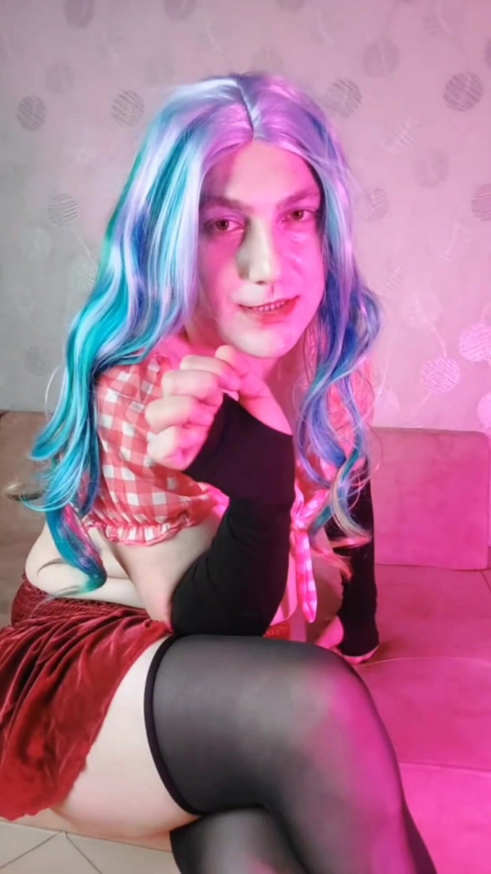 Kitty_Cross: Bella femboy in collant gonna carina rossa