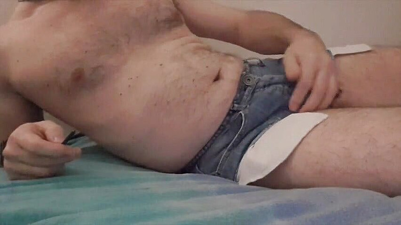 Dee Bon: Тело отчима и сексуальные шорты