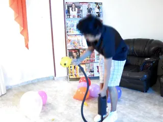 Crushing balloons with the shoes