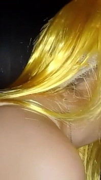 Blondă la gaura din zid - gloryhole
