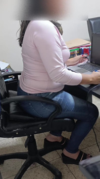 Il mio capo al lavoro mi chiede di scoparla ogni giorno in cambio di un rilancio! Ha detto che voleva essere la mia dolce mamma