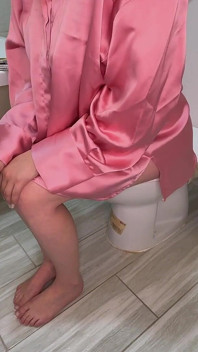 Smoking Goddess' Loud Toilet Farts