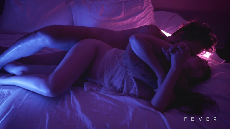 Fever Films: Sugar-táta dává své dívce dárek