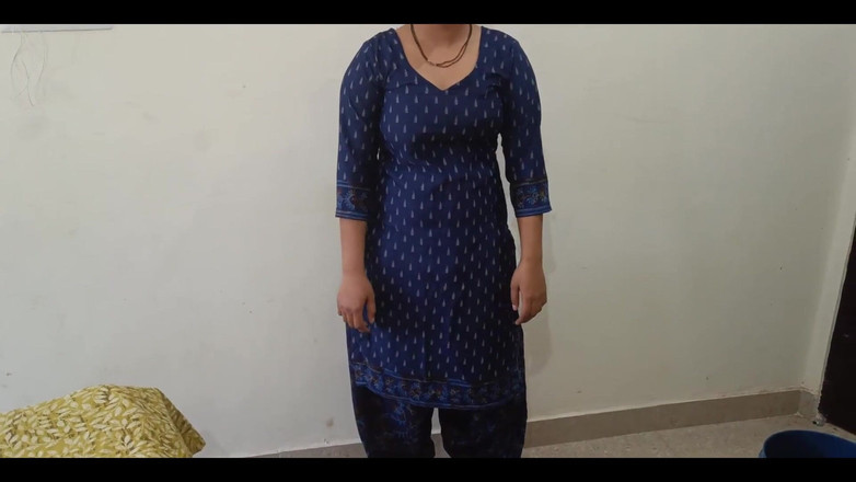 YOURAMRITA04: かわいいインドのデシ村の義理の妹が、バードルームで義理の兄弟と初めて激しく痛いセックスを、クリアなヒンディー語音声で私のSに伝えました