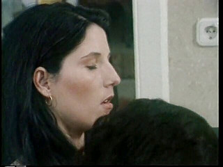 Fetish Desire: Italské vintage porno: rychlovka na záchodě pro dvě mladá prasata