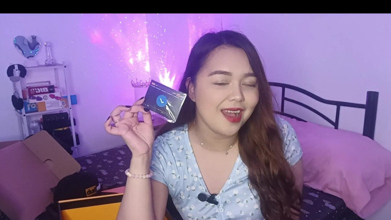 AsianSharinami: Membuka Kotak Hadiah Pelanggan 25K Saya Dari Pornhub