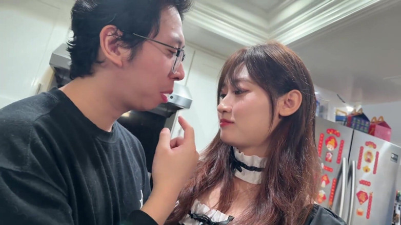Chloe Lin: डोर-टू-डोर बेकिंग निजी सबक रसोई की लड़ाई में बदल जाते हैं! व्यक्ति को भेजने से पहले क्रीम भेजी गई थी, और क्रीम को 28 मिनट में पूरे शरीर पर क्रीमपाइड कर दिया गया था