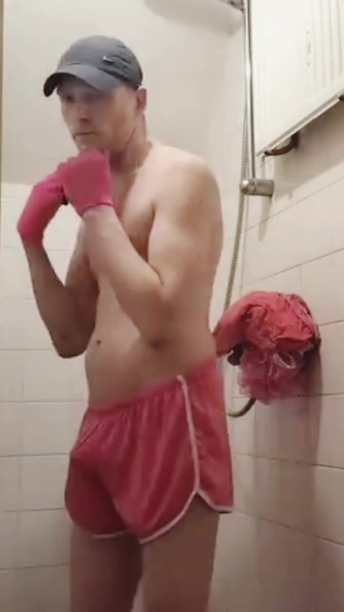 harrynakkert: Băiatul mare care se dă mare