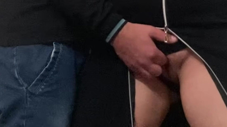 Niki studio: Uff!! Alcuni sconosciuti dita sporche mi hanno strofinato la figa...